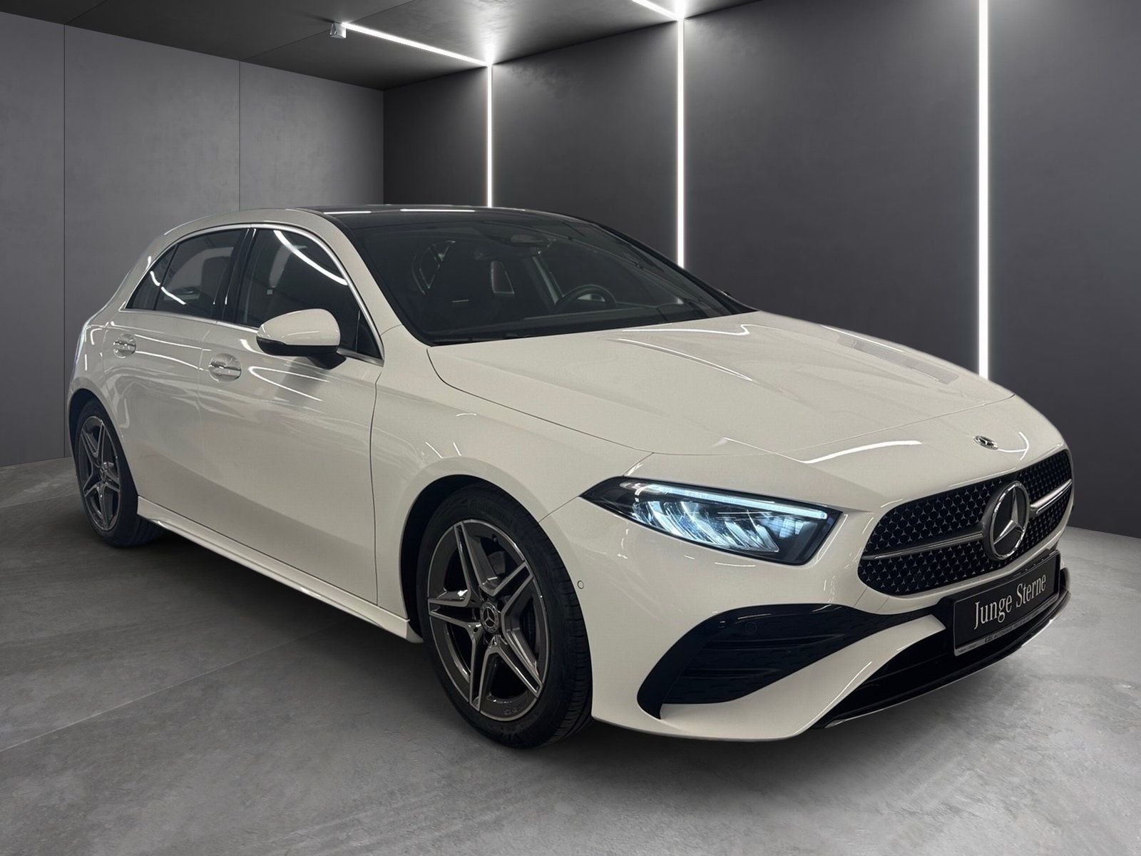 Fahrzeugabbildung Mercedes-Benz A 200 AMG Line *Panorama*LED*Kamera*CarPlay*18"*