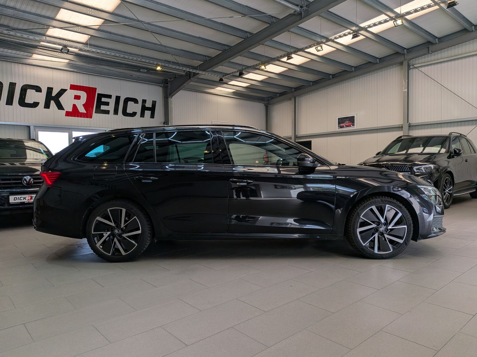 Fahrzeugabbildung SKODA Octavia 1.5 TSI Sportline MATRIX PANO AHK 5J-Gar
