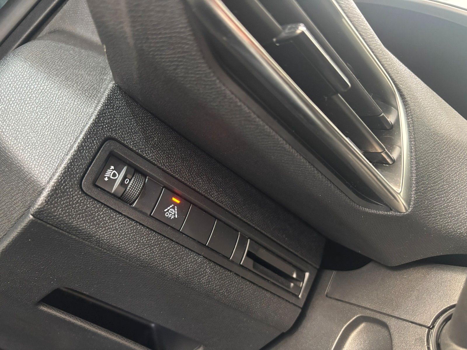 Fahrzeugabbildung Peugeot 3008 1.2T ALLURE PACK NAVI/LED/SPORT/VIRT/PDC