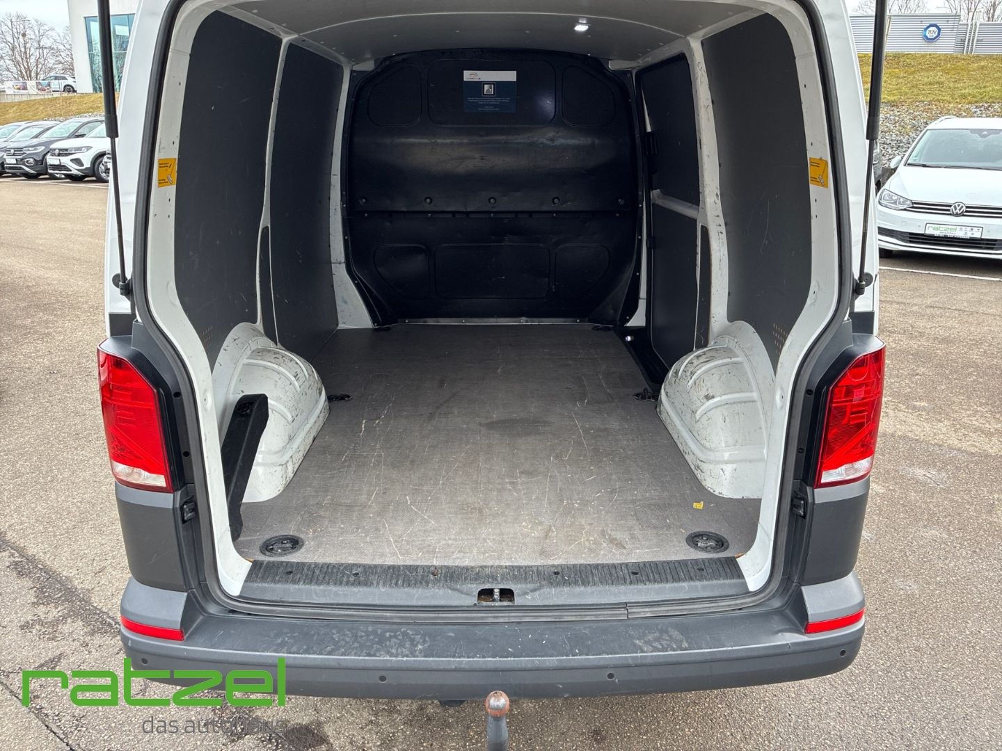Fahrzeugabbildung Volkswagen T6.1 Kasten KR 2.0 TDI AHK DAB Parklenkass. Notb