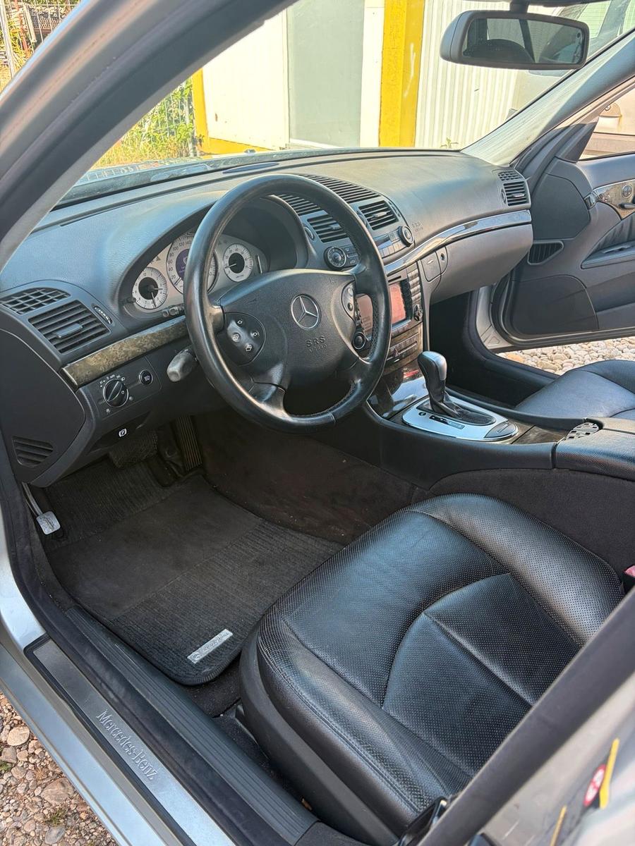 Mercedes-Benz E320 2004 — photo 9