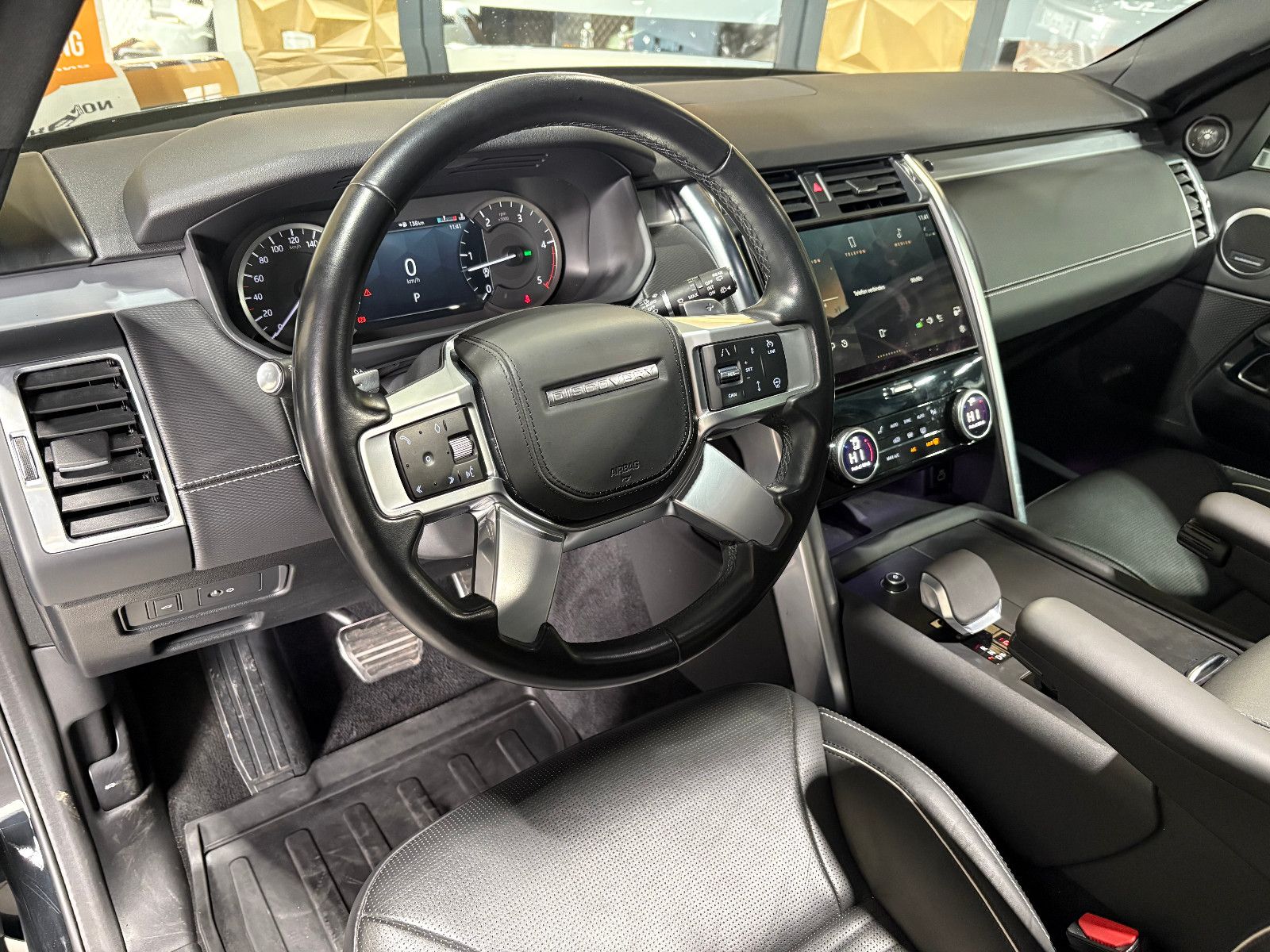 Fahrzeugabbildung Land Rover Discovery 5 R-Dynamic HSE D250 c AWD/PANO/MEMORY