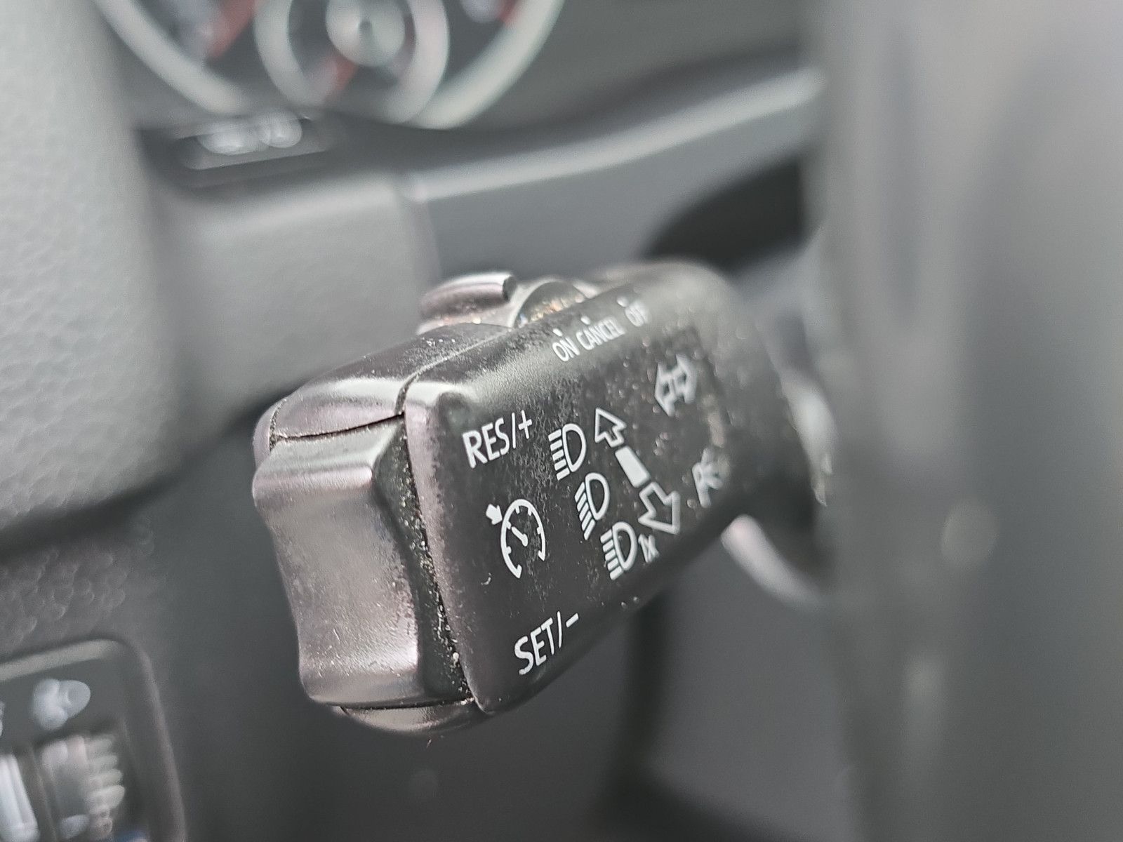 Fahrzeugabbildung Volkswagen Tiguan Sport & Style 4Motion+1.HAND+AUTOMATIK