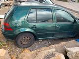 Volkswagen 3 Fahrzeuge Golf 1.6L Golf 1.9L Passat 2.5... - Volkswagen Passat mit Diesel-Antrieb: Limousine, 1.9