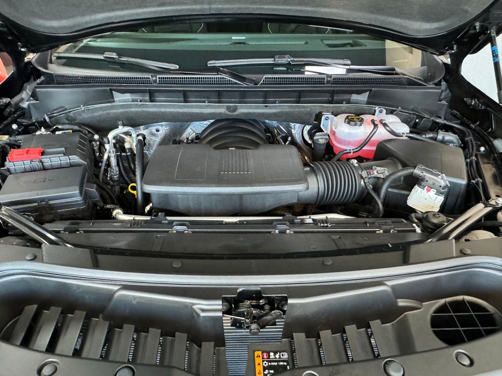 Fahrzeugabbildung Cadillac 2026 ESCALADE SPORT PLATINUM 6.2 V8-24"-ABV EXEC