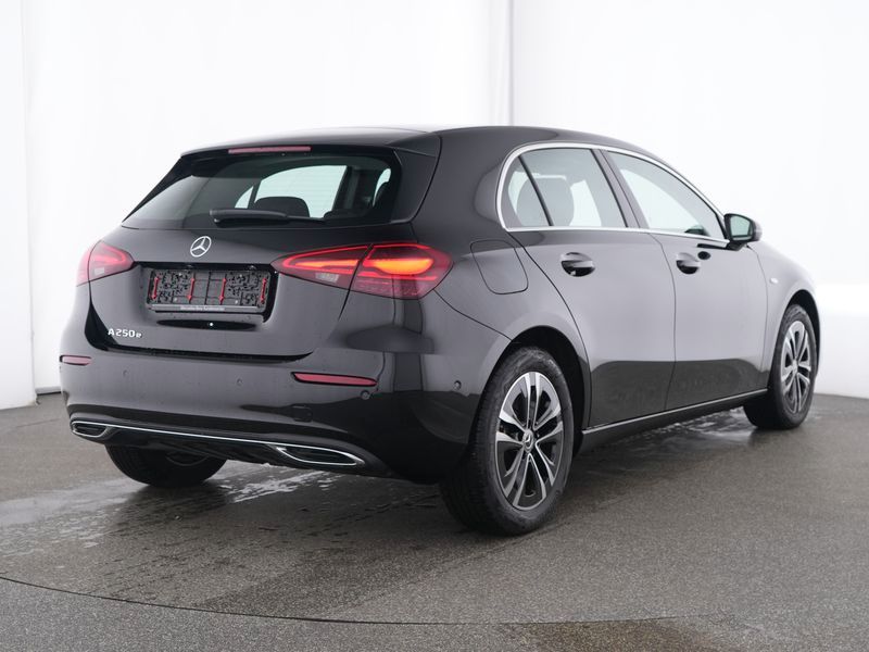 Fahrzeugabbildung Mercedes-Benz A 250 e PROGRESSIVE+STNDHZ+AHK+11KW+LHZ+LED+KAM
