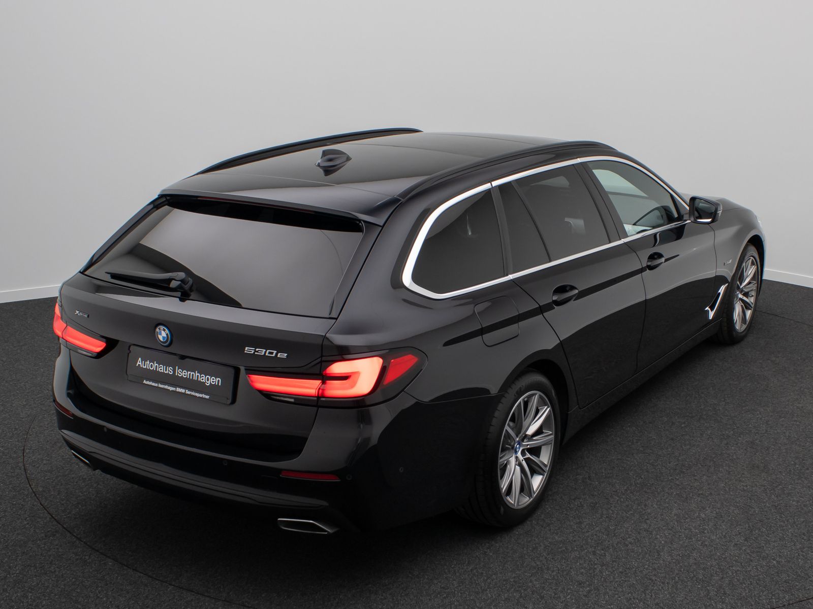 Fahrzeugabbildung BMW 530e xD Panorama 360&deg;DAB HiFi 4xKlima AHK Alarm
