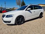 Skoda Octavia Combi Elegance - Skoda Octavia: mit Navigationssystem