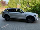 Mercedes-Benz GLC 300 e 4MATIC Autom. Panorama, Dach und Voll - mit Hybrid-Antrieb: Weiß, Sitzbelüftung, Geländewagen