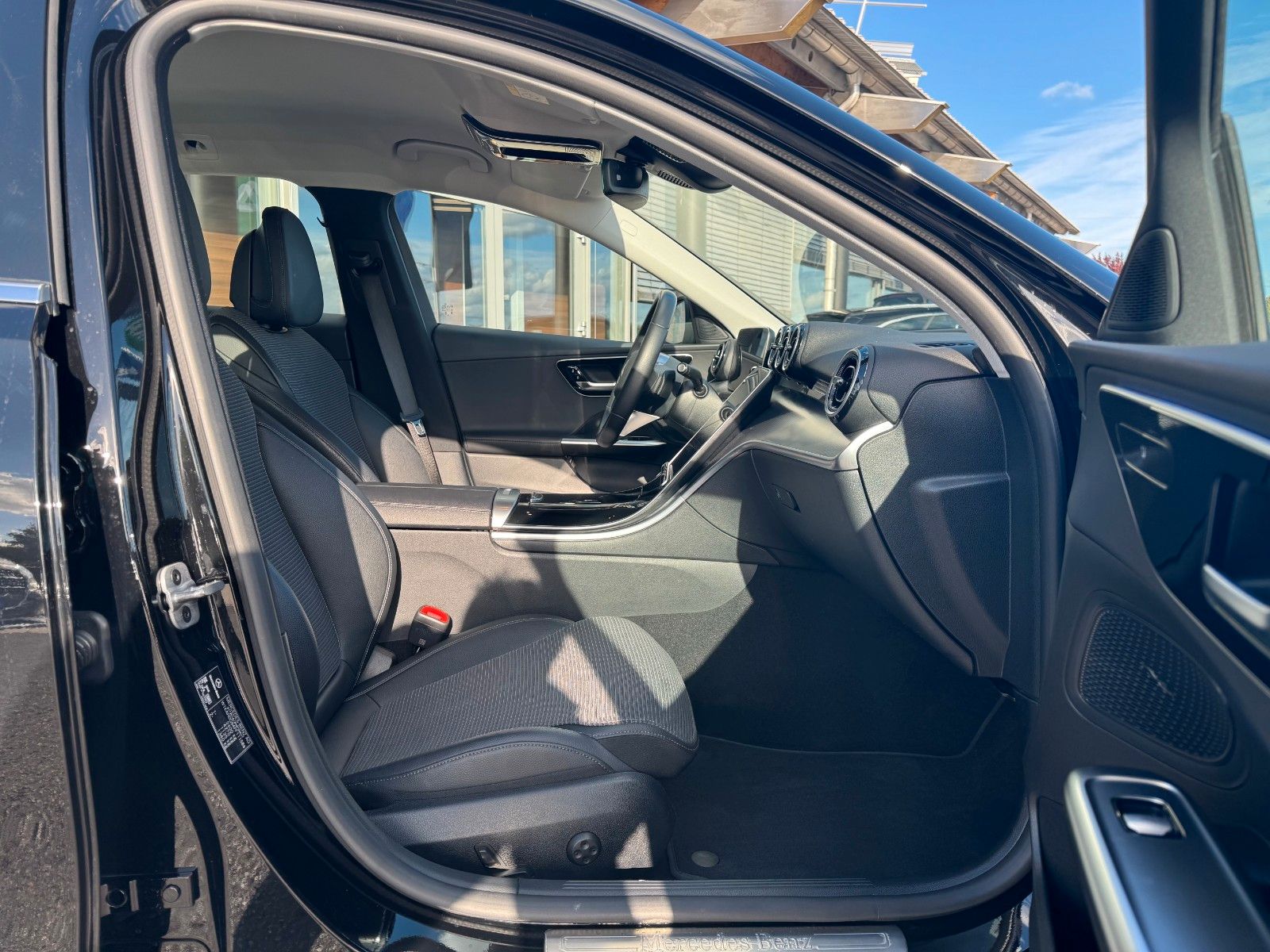 Fahrzeugabbildung Mercedes-Benz C 300d T Avantgarde+RKamera+TotW+Ambiente