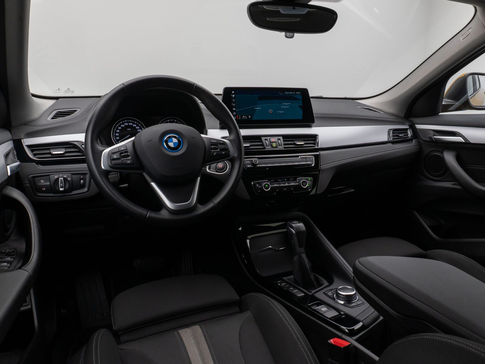 Fahrzeugabbildung BMW X2 xD25e Kamera HUD DAB Navi+ Alarm Sport LED