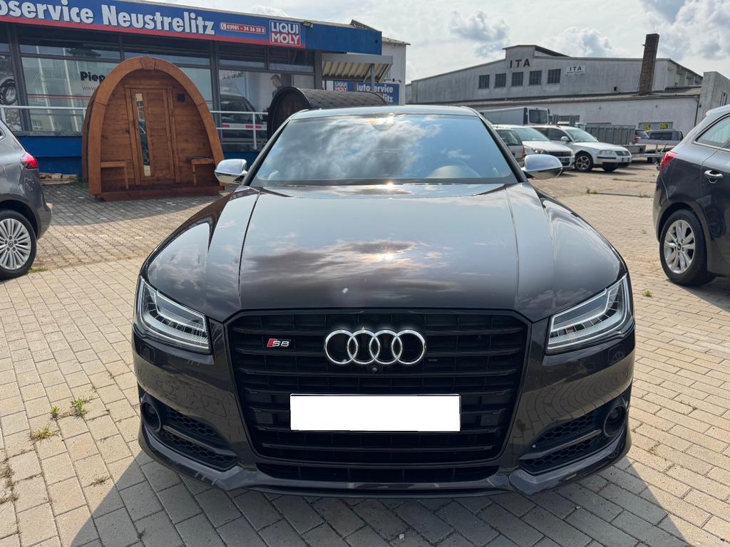 Audi S8