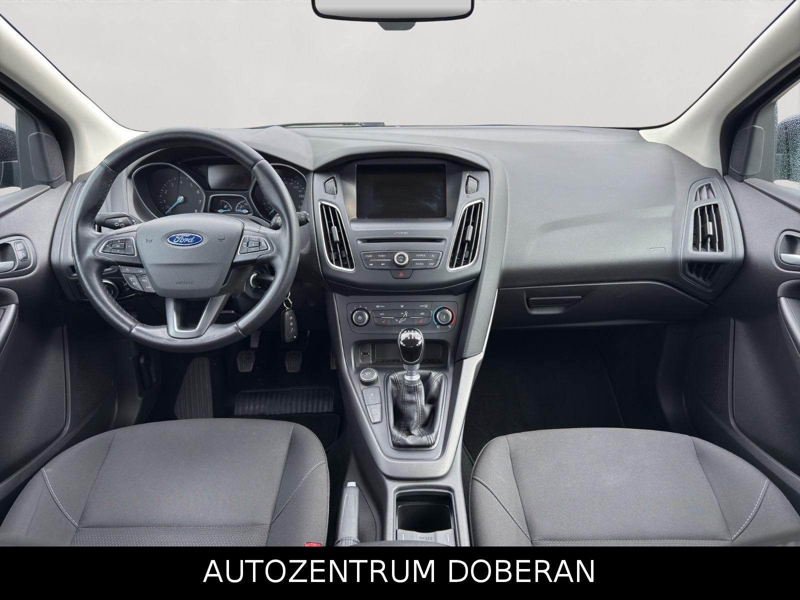 Ford Focus 2015 — photo 11