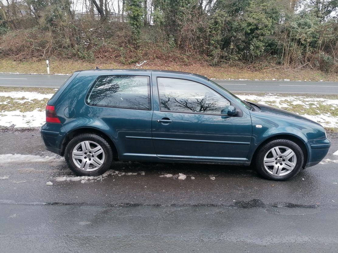 Volkswagen Golf 2.0 Highl.Klimatr+SD.TÜ+Zahnriemneu.1Hand