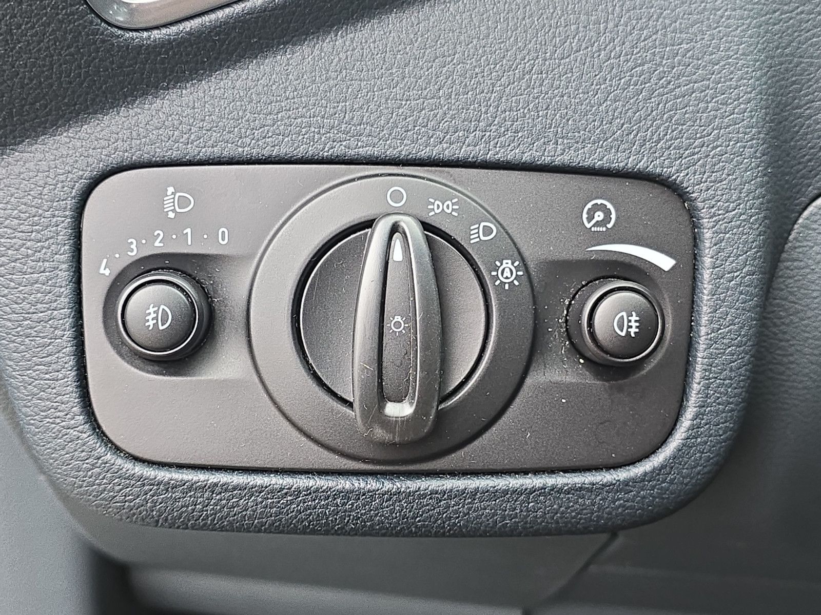 Fahrzeugabbildung Ford Grand C-MAX Titanium 7-SITZER AUTOMATIK TEMPOMAT