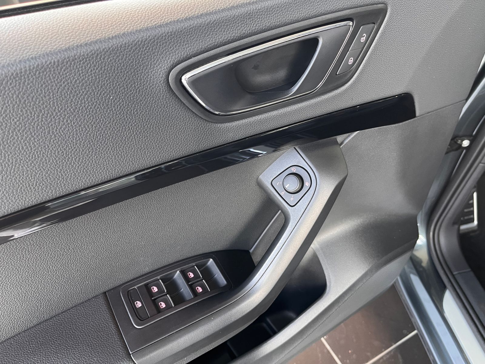 Fahrzeugabbildung CUPRA Ateca 4Drive PANO LED NAVI LEDER 360°