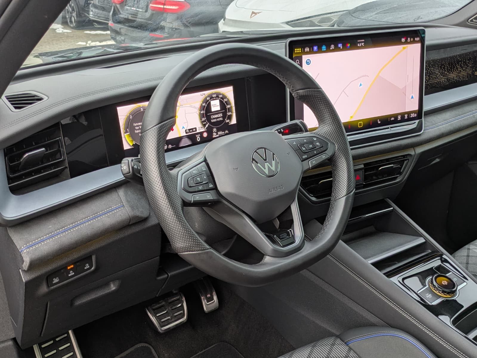 Fahrzeugabbildung Volkswagen Tayron 2.0 TDI 4M R-Line BLACK*7S*IQ-L.*PANO*HUD