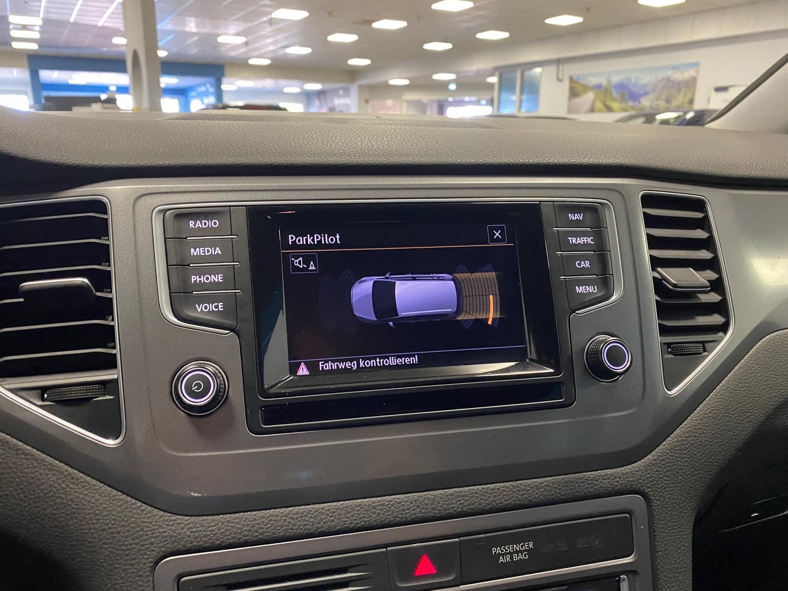 Fahrzeugabbildung Volkswagen Golf VII SPORTSVAN 1.2 TSI+ACC+SITZHEIZ+GARANTIE