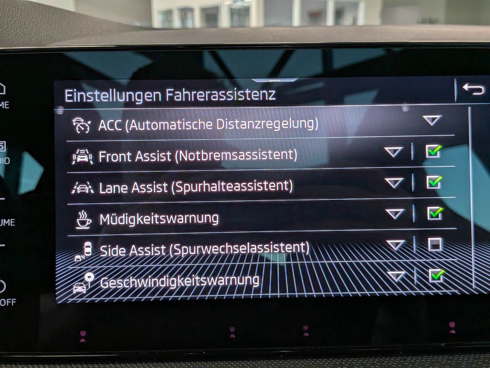 Fahrzeugabbildung SKODA Kamiq 1.5 TSI DSG Monte Carlo Pano Matrix 5J.GAR