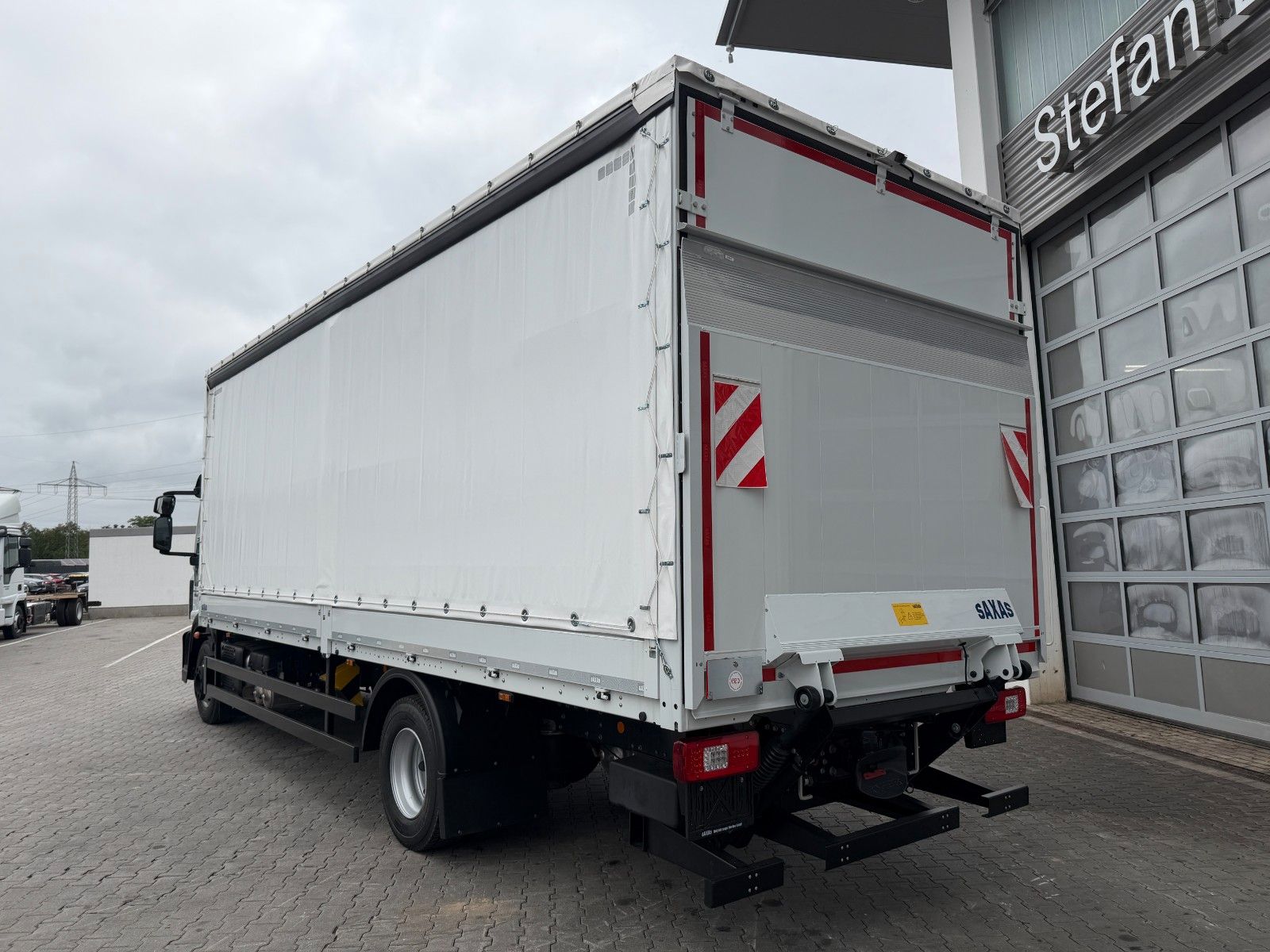 Fahrzeugabbildung Iveco Eurocargo ML140E28/P LBW Bär AHK Schiebeplane