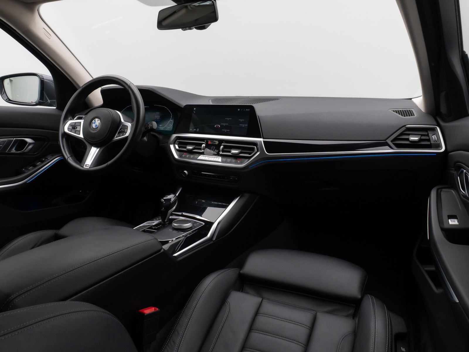Fahrzeugabbildung BMW 330e Luxury Line 360°HiFi DAB Alarm Sport 19Zoll