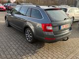 Skoda Octavia Combi 2.0TDI  AHK Keyless Bi Xenon Navi - Skoda Octavia Gebrauchtwagen in Saarbrücken