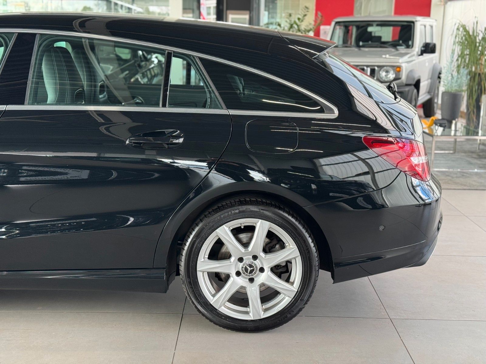 Fahrzeugabbildung Mercedes-Benz CLA 180 Shooting Brake Urban "LED + Business-P."