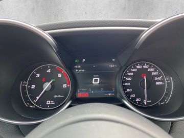 Alfa Romeo GIULIA 2.2 JTDM Super *AHK*Winterpaket*Navi*