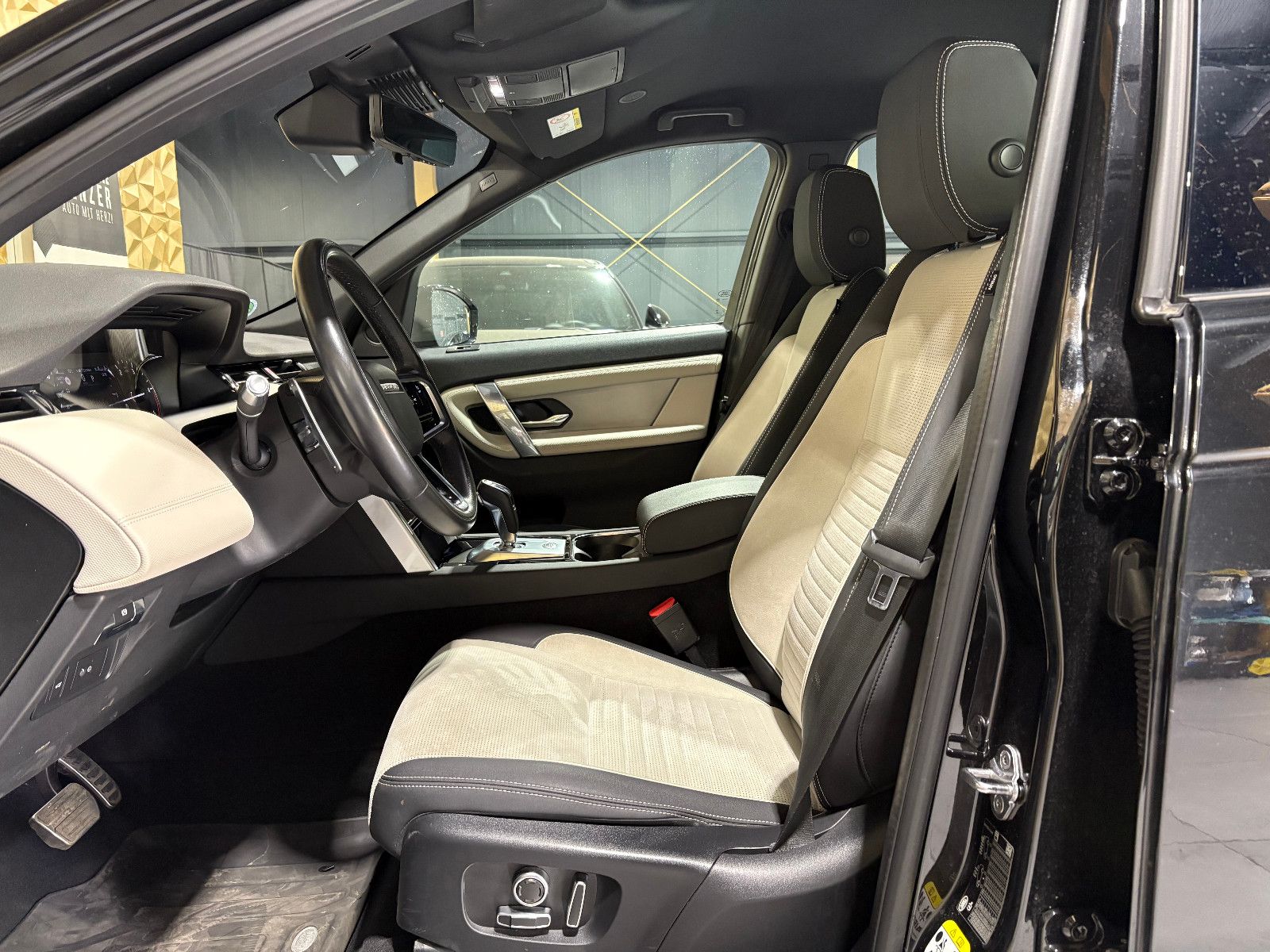 Fahrzeugabbildung Land Rover Discovery Sport Urban Edition/NAVI/KAMERA/APPLE/
