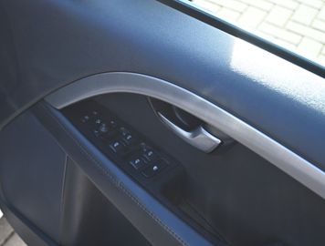 Volvo V70 T5 Summum *RHD* – Bild 17