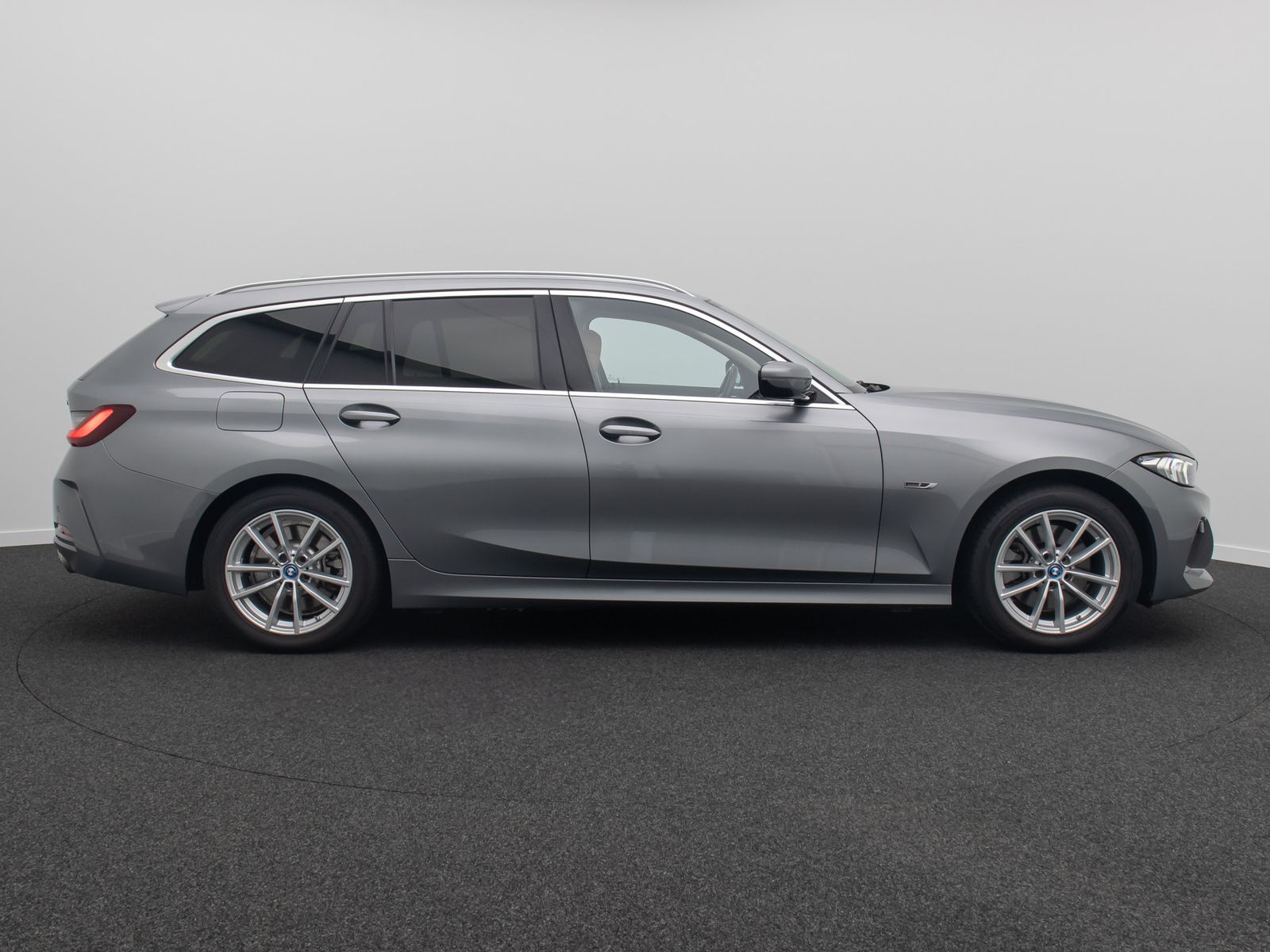 Fahrzeugabbildung BMW 320e Individual DAB HiFi Panorama Sport Leder