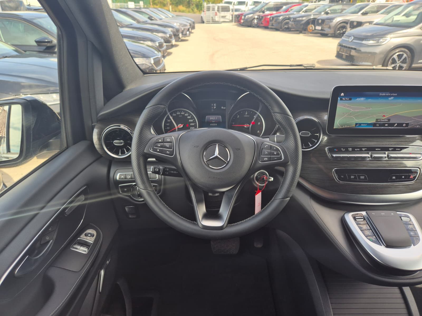 Fahrzeugabbildung Mercedes-Benz V 250 d AVANTGARDE extralang LEDER*LED*BUR*DISTR