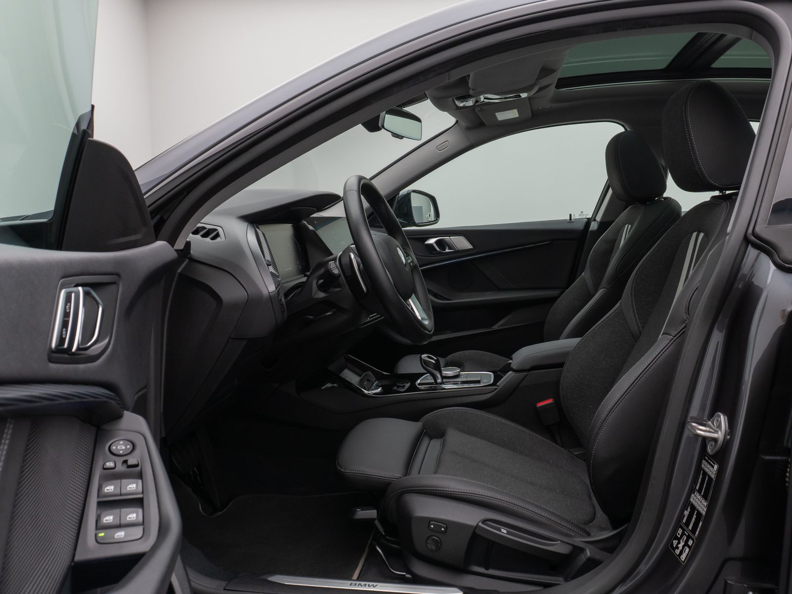 Fahrzeugabbildung BMW 220i Gran Coupé xD Sport Line HUD DAB Panorama