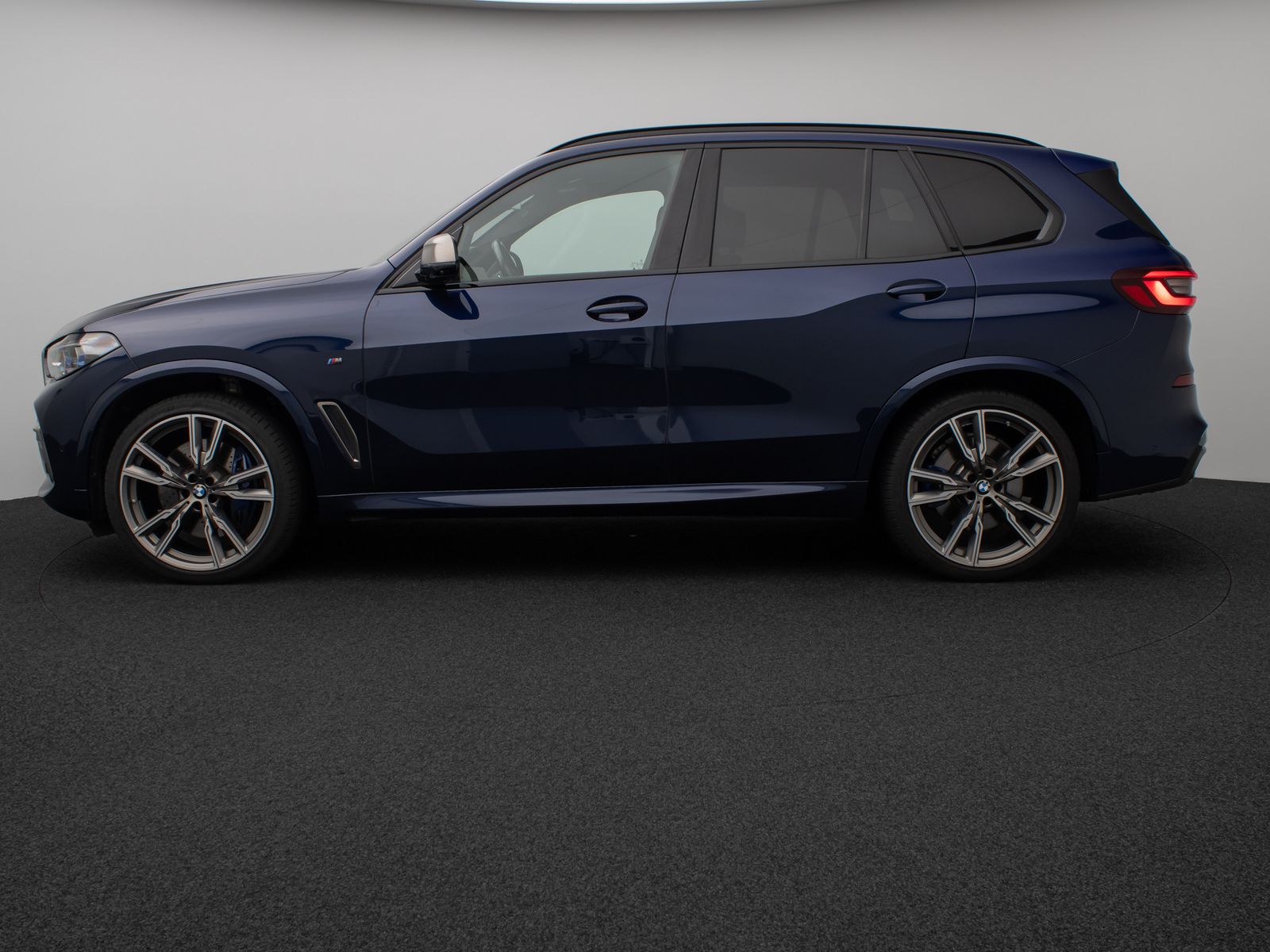 Fahrzeugabbildung BMW X5 M50i 360°Laser SkyLounge HUD B&W SoftCL AHK