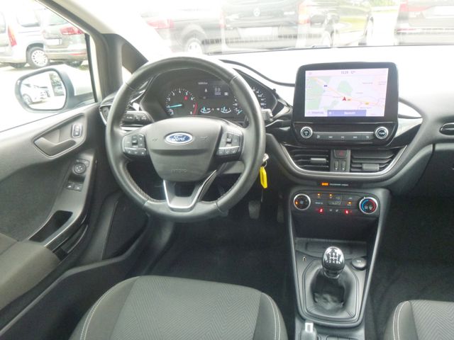 Fahrzeugabbildung Ford Fiesta 1,1 Cool & Connect >NAV/LED/SHZ/PDC<