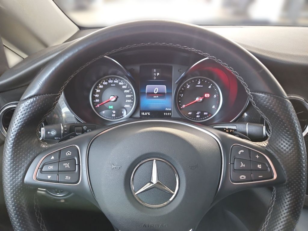 Fahrzeugabbildung Mercedes-Benz V 220 ED kompakt 7 Sitze LED STHZ 2,5t AHK MBUX