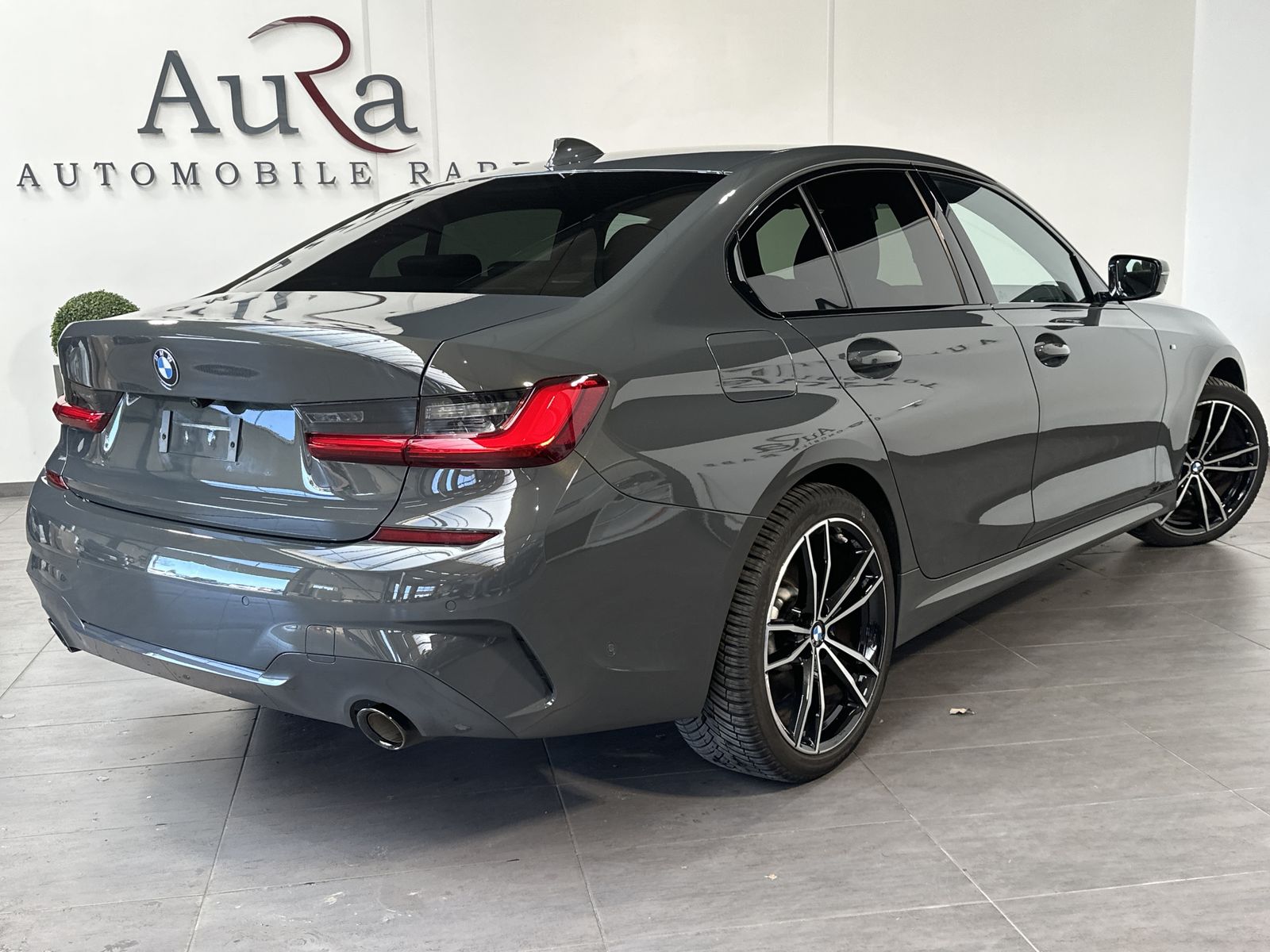 Fahrzeugabbildung BMW 330e M-Sport NAV+LASER+HEAD-UP+19ZOLL+KAMERA+H&K