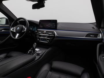 Fahrzeugabbildung BMW 530d Tour Luxury HUD ACC H/K AHK Komfortsitz 20"
