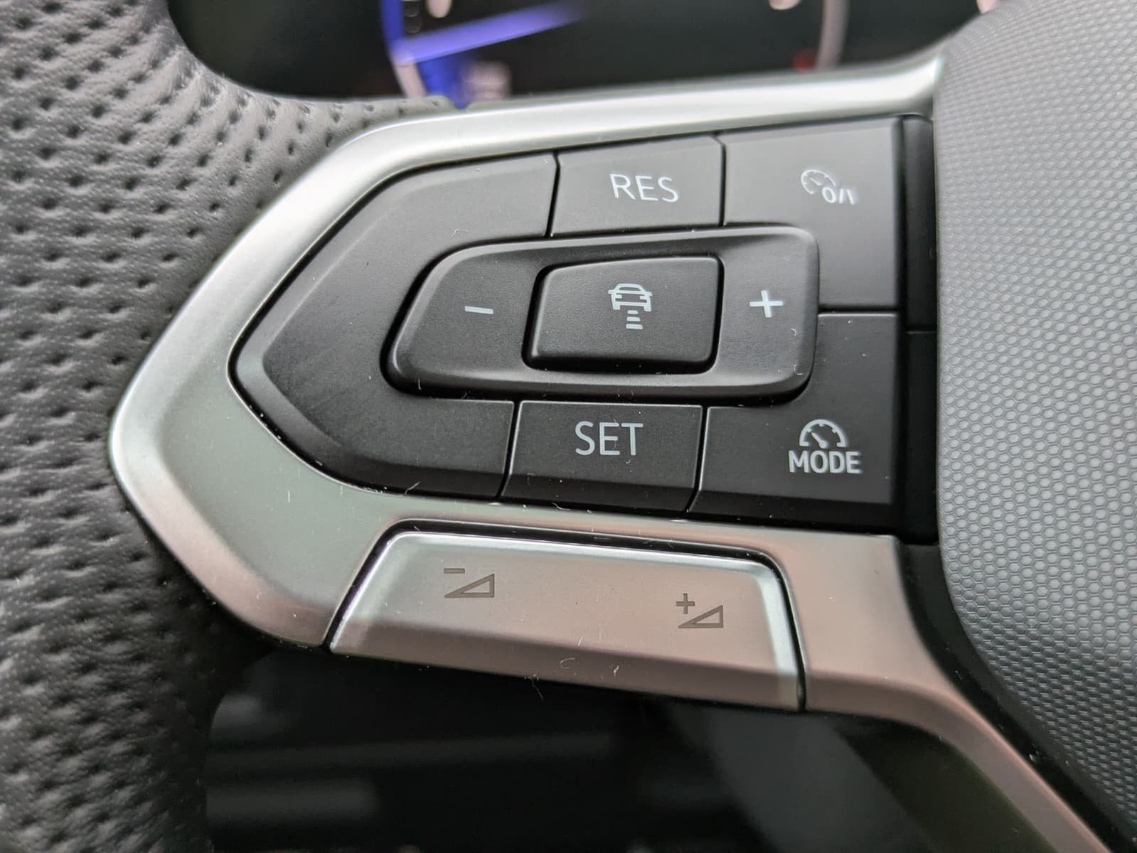 Fahrzeugabbildung Volkswagen Touareg 3.0TDI 4M R-Line VOLL Black 22" UPE 114T