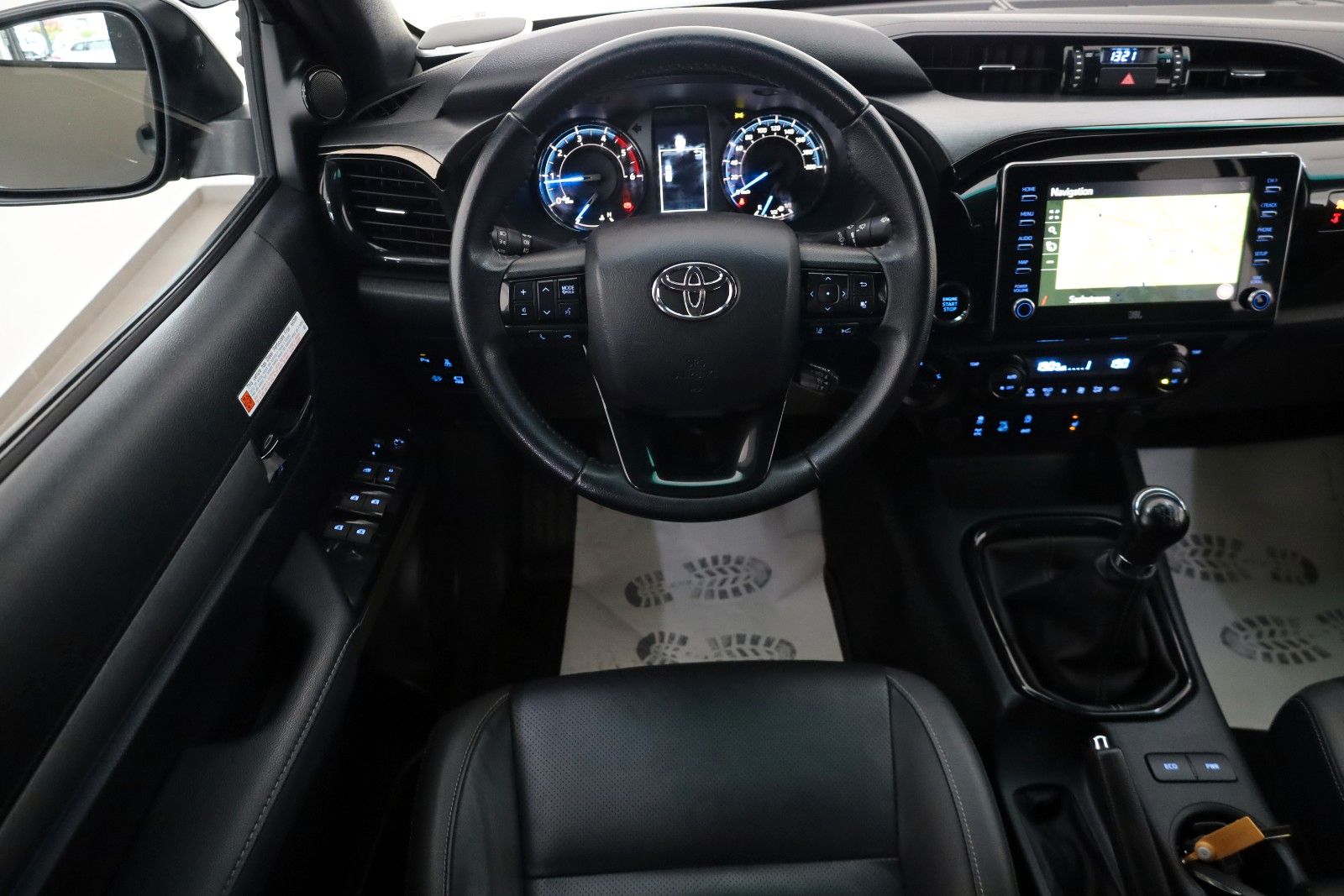 Fahrzeugabbildung Toyota Hilux 2.8 D-4D Invincible,Navi,ACC, HardTop, AHK