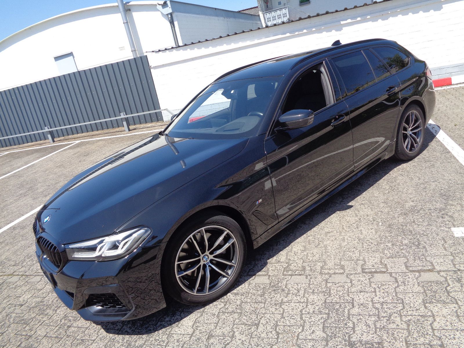 BMW 520d xDrive M-SPORT LiveC. Prof.HUD AHK Ad.-LED