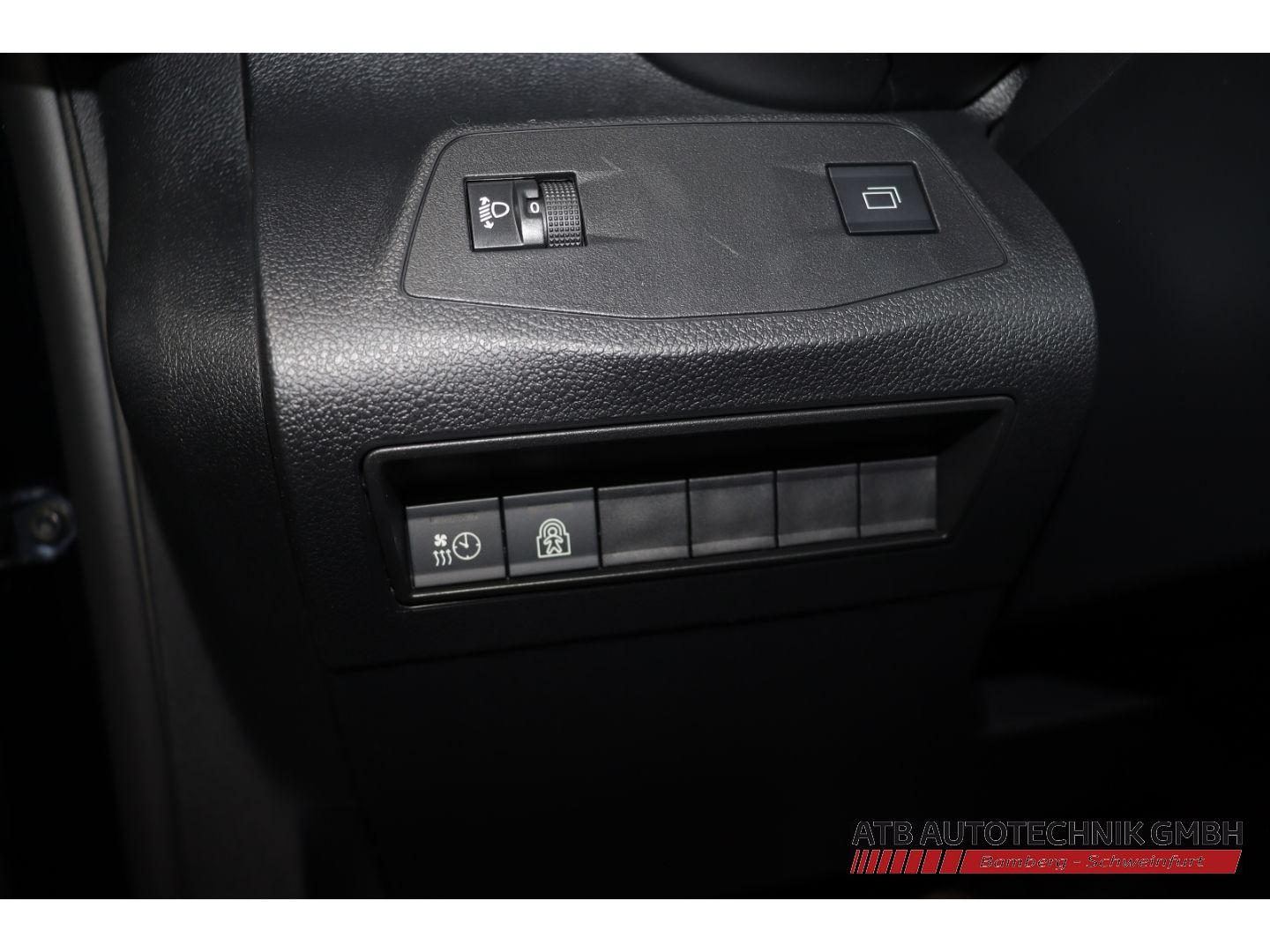 Fahrzeugabbildung Fiat Qubo -L 5-Sitzer ICON 50kWh 136PS Apple CarPlay
