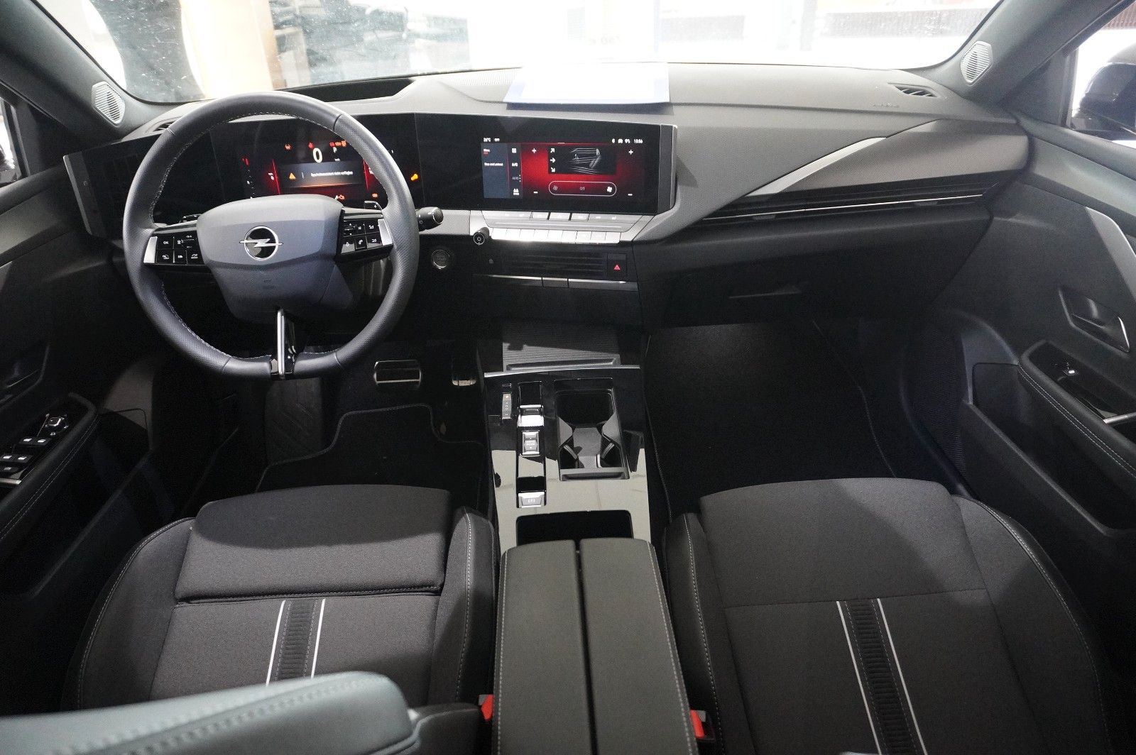 Fahrzeugabbildung Opel Astra L Lim. 1.2T GS LINE NAVI/LED/360°/HUD/DAB+