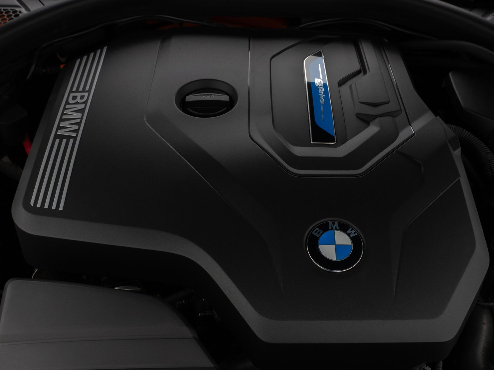 Fahrzeugabbildung BMW 330e xD Kamera HUD DAB Alarm Komfort LED Sport