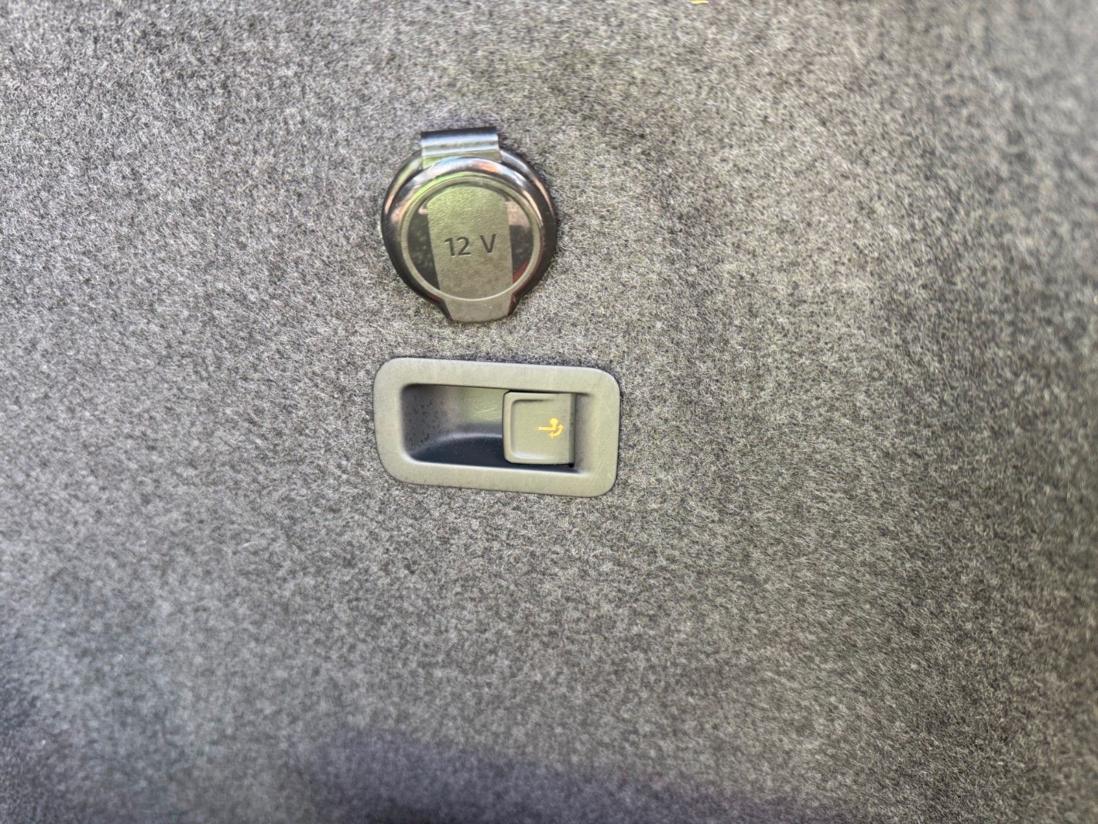 Fahrzeugabbildung Volkswagen Golf VIII Variant Life eTSI