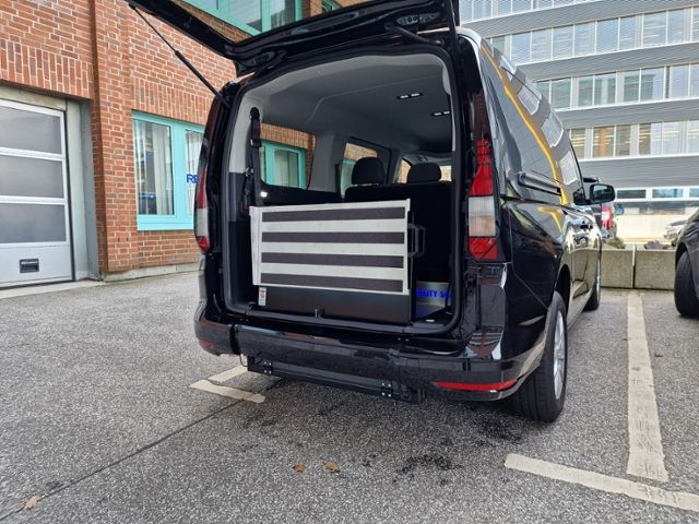 Fahrzeugabbildung Volkswagen Caddy MAXI 1,5 TSI DSG Rollstuhlrampe