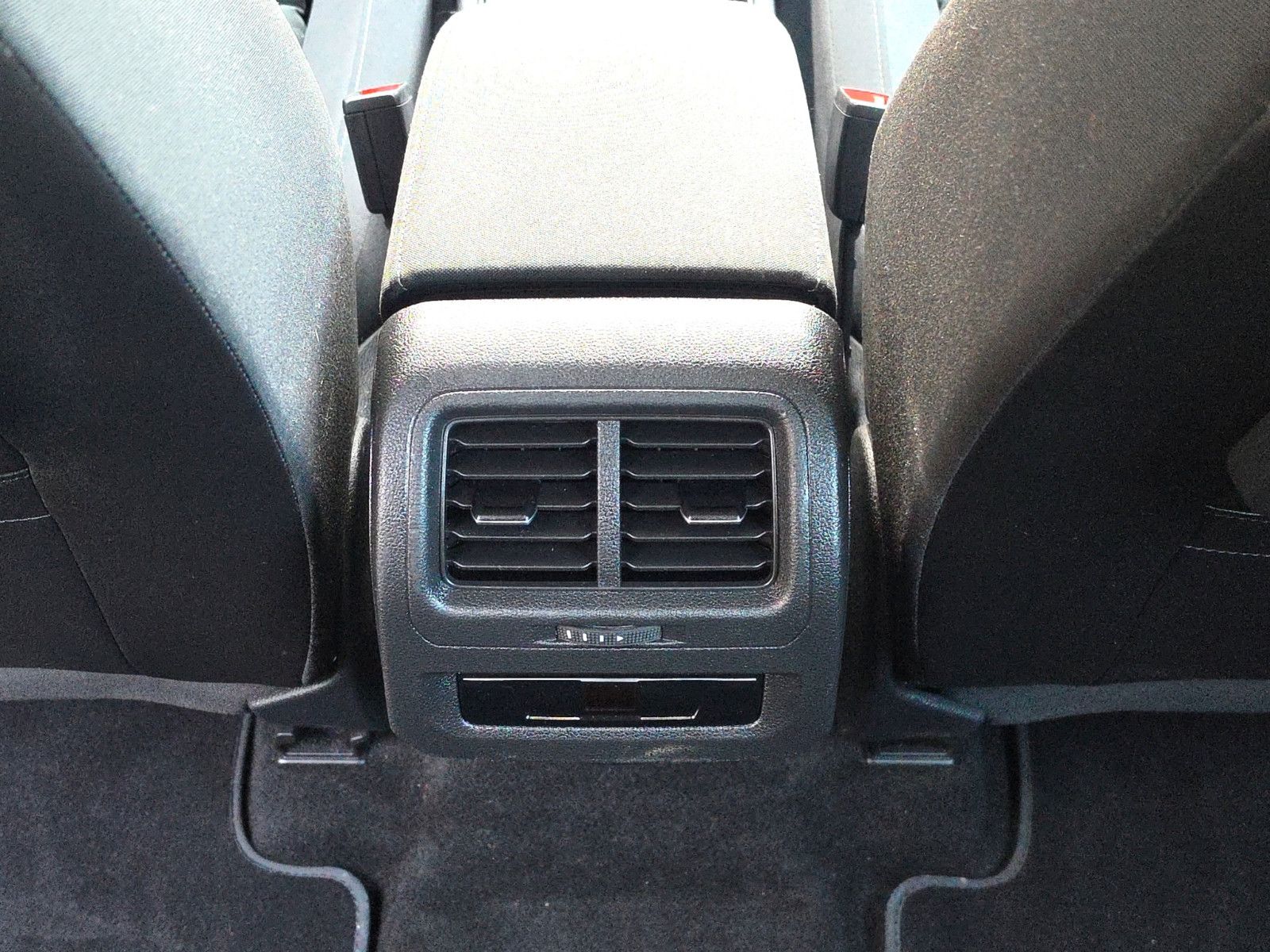 Fahrzeugabbildung Volkswagen Touran Highline BMT/Start-Stop AUTOMATIK 1.Hand