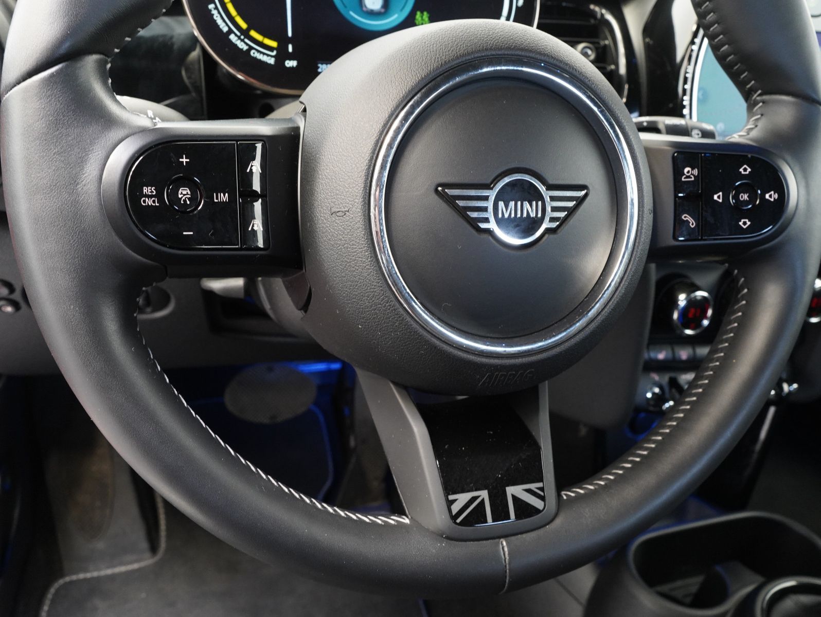 Fahrzeugabbildung MINI Cooper SE Yours Trim BLACK/LEDER/CARPLAY/HEAD-UP