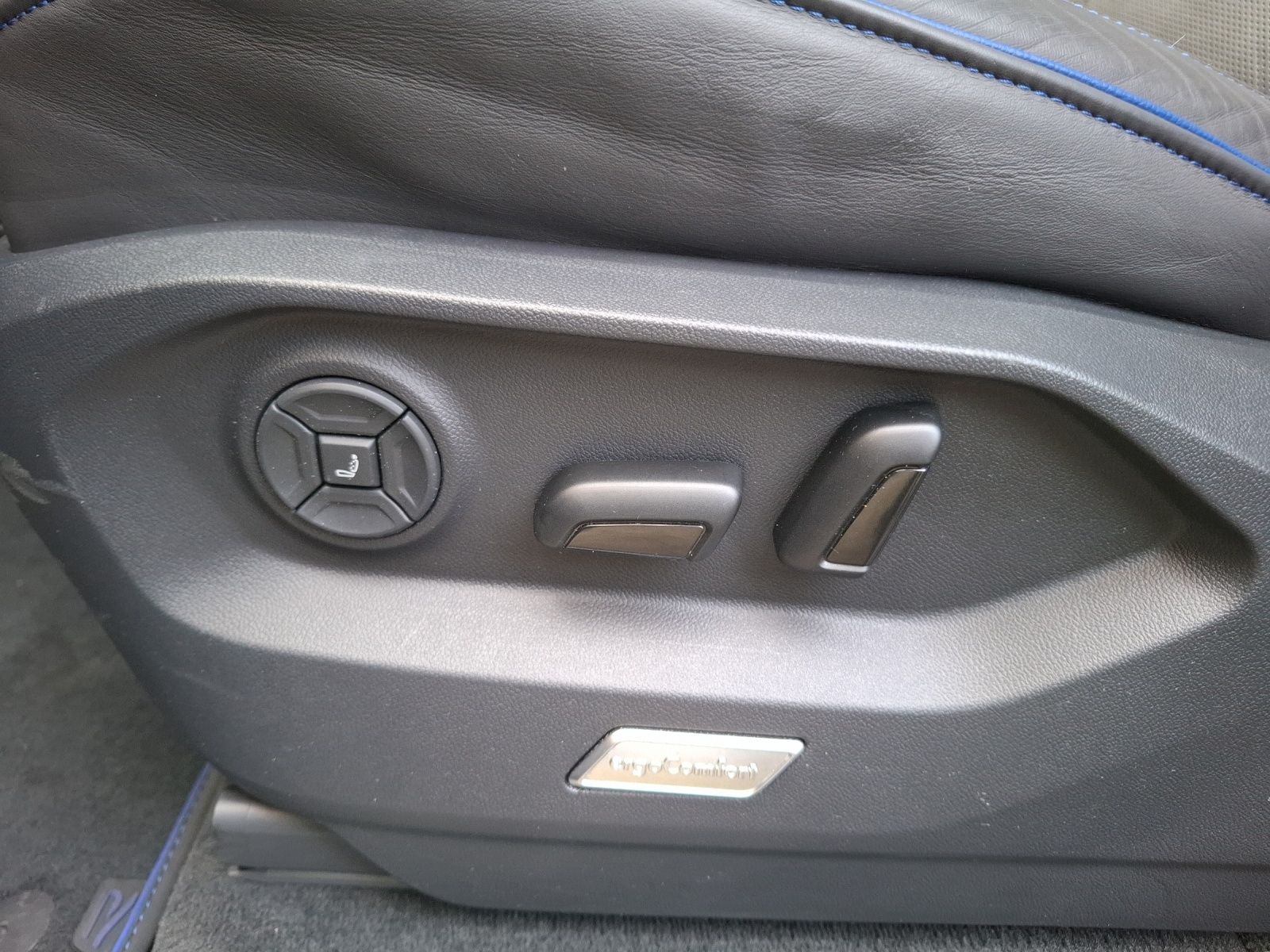 Fahrzeugabbildung Volkswagen Touareg TSI eHybrid R-Line 4M Matrix AHK Pano HU