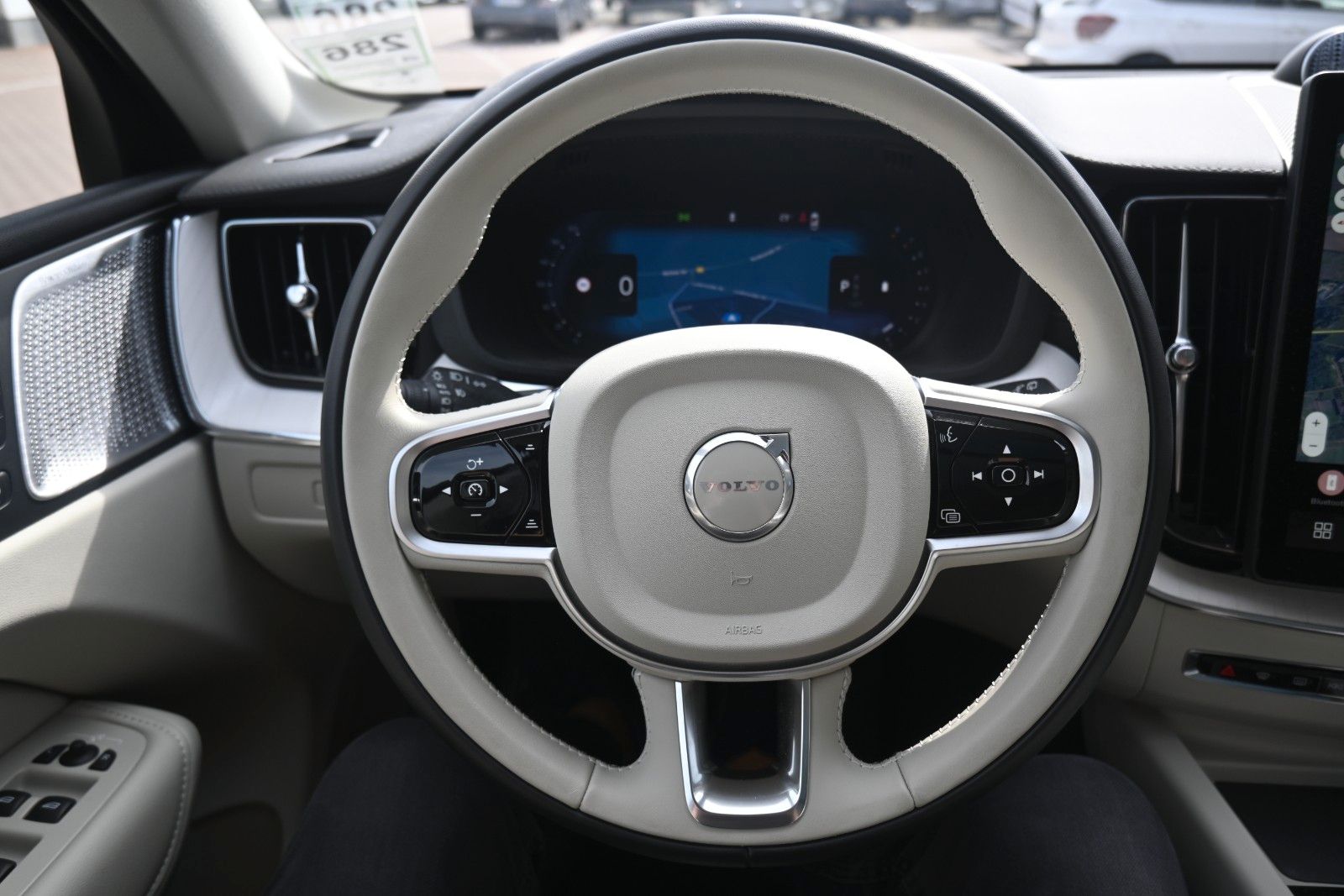 Fahrzeugabbildung Volvo XC60 B5 B  Ultra Dark AWD*B&W*PANO*LUFT*AHK*